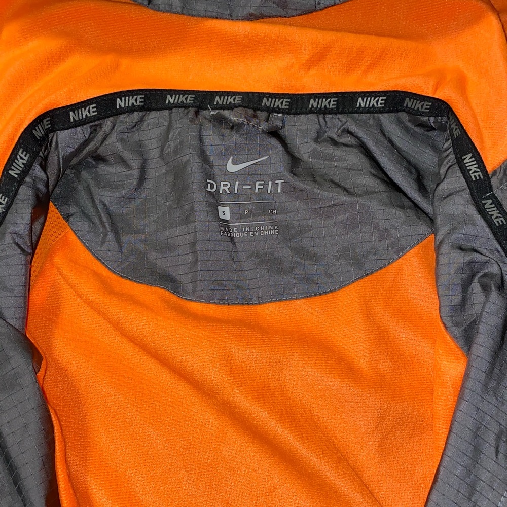 Nike jacket - Picture 2 of 5